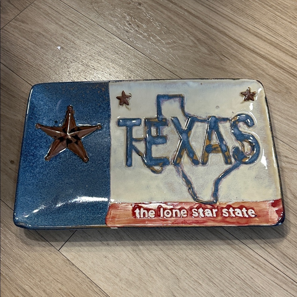 LAREDO Home Studio Texas The Lone Star State Plate Rustic Hand Painted & Glazed - Picture 2 of 6
